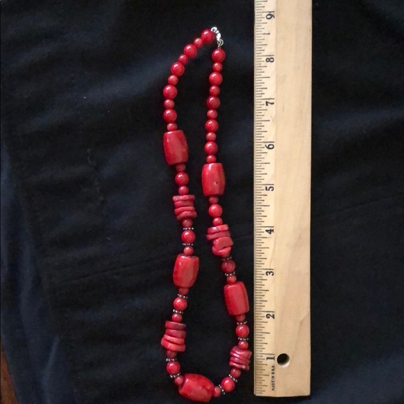 Red Beaded necklace - Picture 5 of 6
